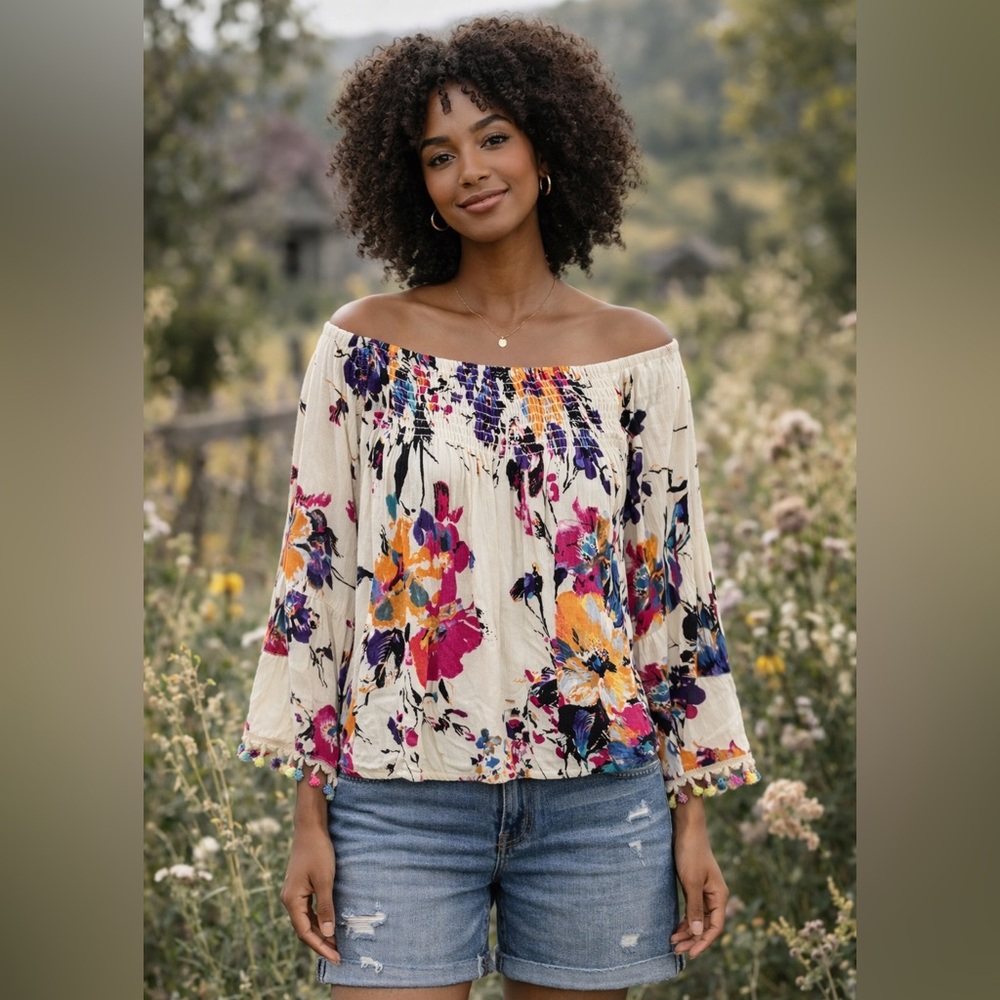 Ali Miles Top‎ Tasseled Hem Floral Print